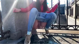 Girl pee less a public place